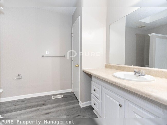 Building Photo - Price Drop Alert!   Rental Specials Available! Neal Avenue Home!  Available Now