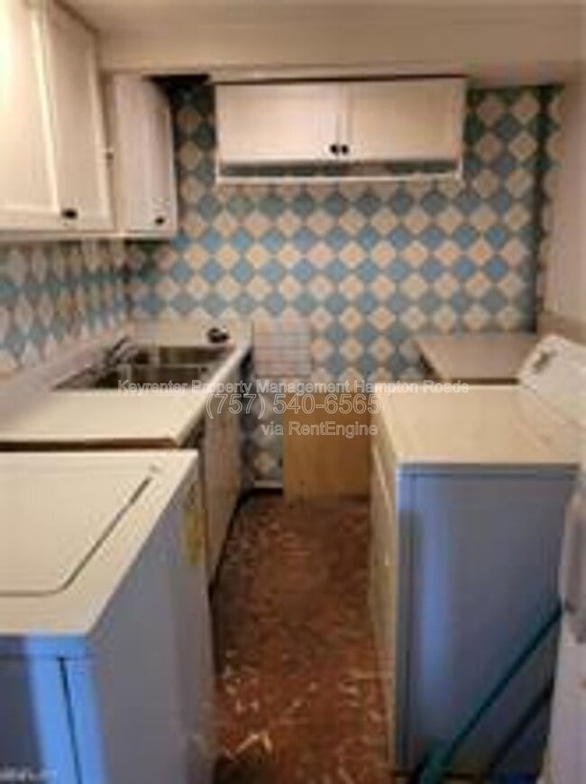 Building Photo - 1289 River Oaks Dr