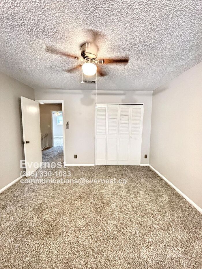 Building Photo - 2206 Shadowdale Dr