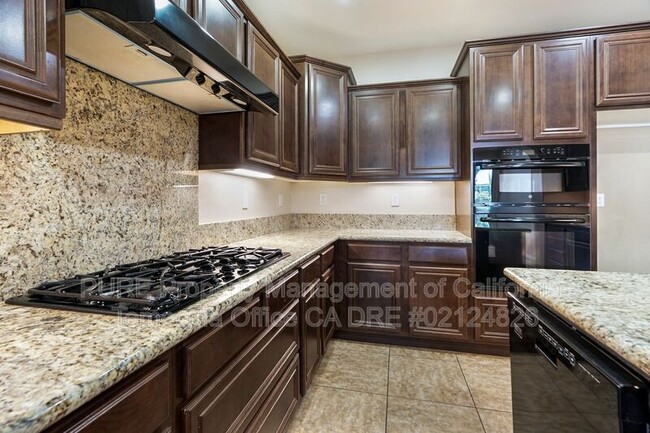 Building Photo - 46342 Lone Pine Dr