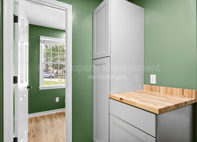 Building Photo - 5824 Silver Fox Ln