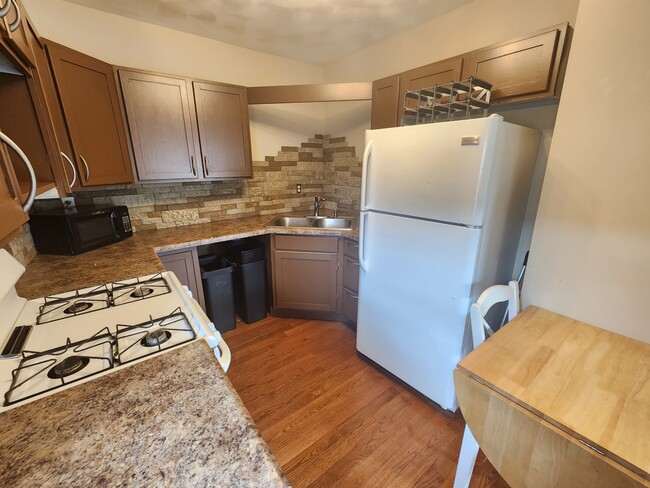 Building Photo - 111 Orchard St