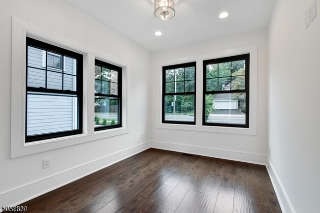 Building Photo - 651 Grove St