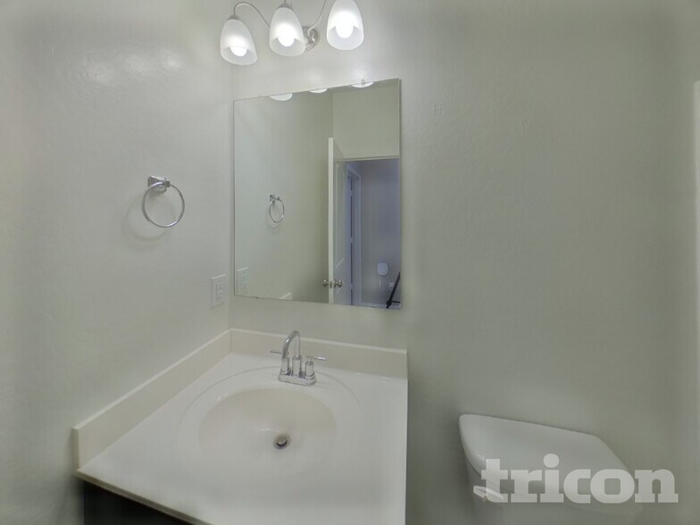 Building Photo - 37685 W Amalfi Ave