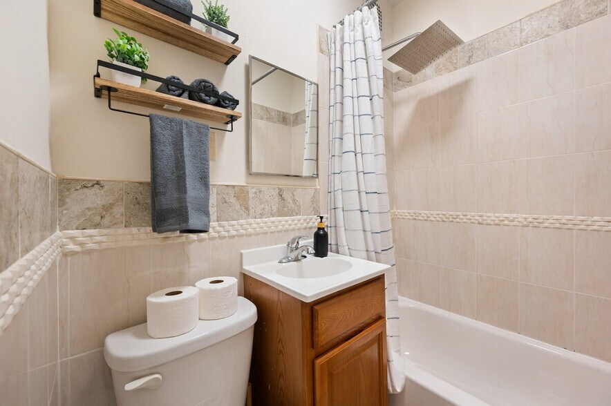 Building Photo - 1762 2nd Ave