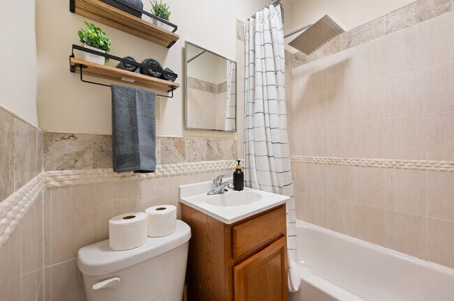 Building Photo - 1762 2nd Ave