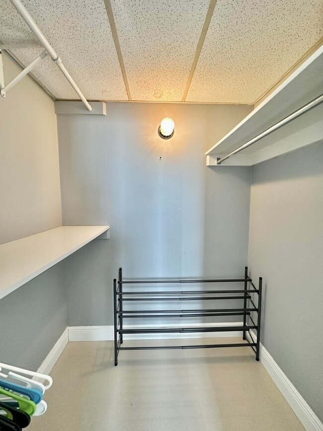 Building Photo - 1985 S Ocean Dr