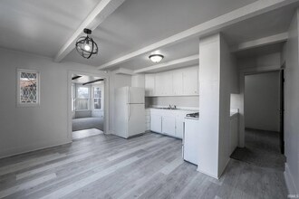 Building Photo - 3 bedroom available for immediate move i!