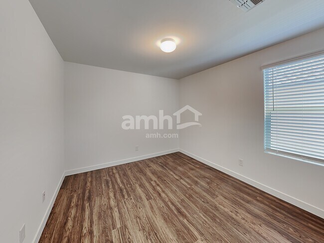 Building Photo - 4137 S 105th Dr