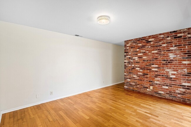 Building Photo - 931 NW 9th Ct