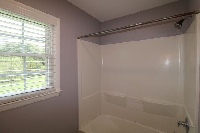 Building Photo - 120 Sunnybrook Ct