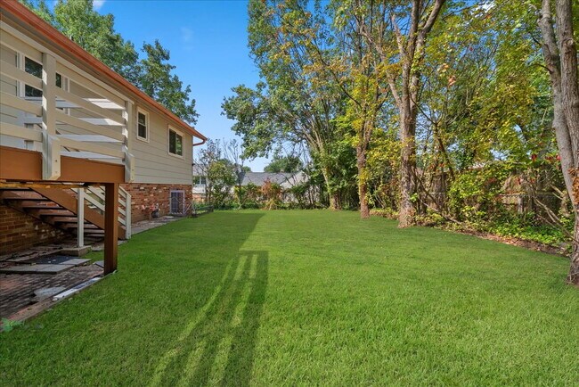Building Photo - "Spacious 5-Bed Home with Granite Accents ...