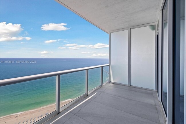 Building Photo - 100 South Pointe Dr