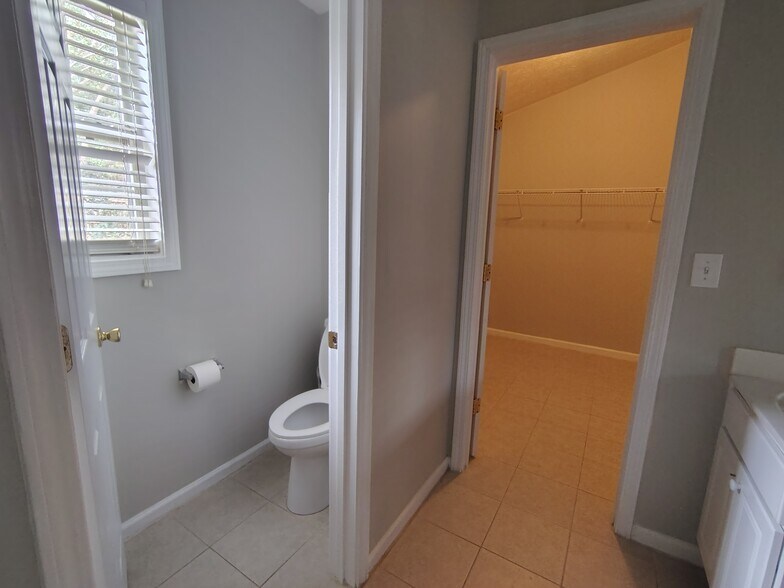 Master bathroom - 5679 Post Mill Ct