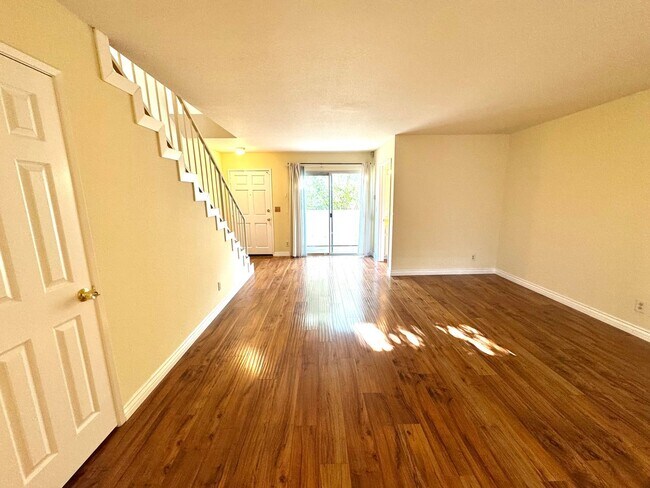 Building Photo - 12251 Moorpark St