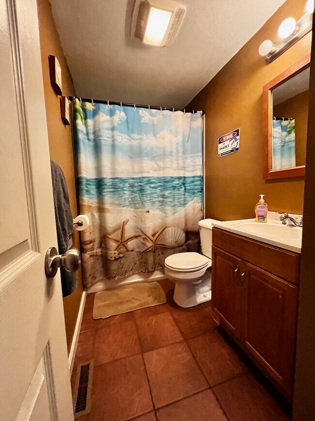 Building Photo - 94 Cottonwood Ln