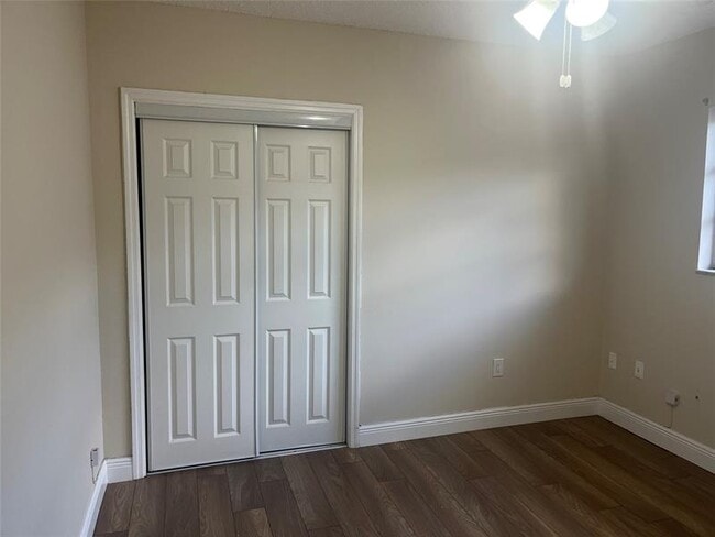 Building Photo - 5507 SW 24th Ave