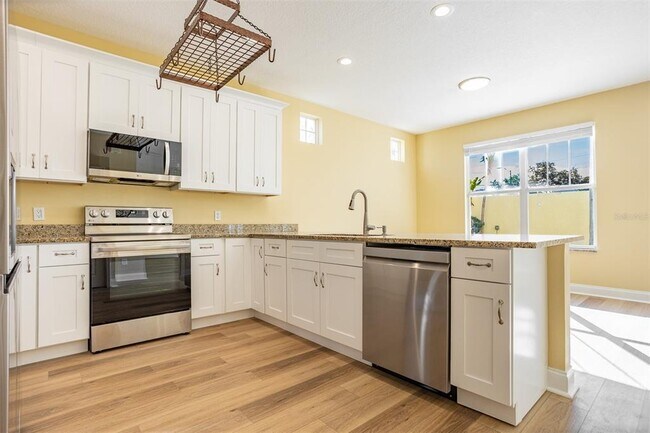 Building Photo - 3204 W Empedrado St