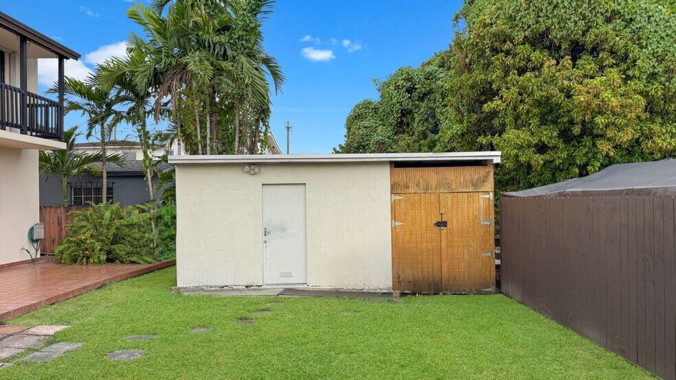 Building Photo - 8877 SW 36th St