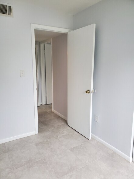 Building Photo - 3546 Southpointe Dr