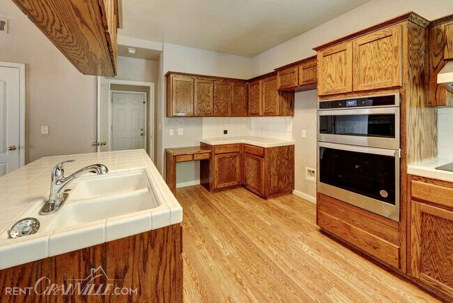 Building Photo - Granville Realty Rental Home