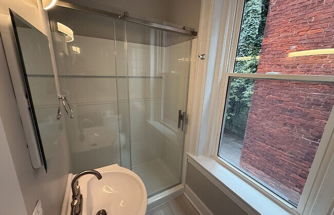 Building Photo - 2724 Jefferson Ave