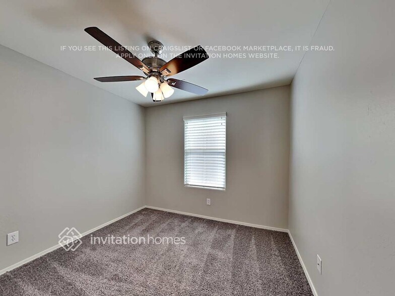 Building Photo - 225 N Sandal