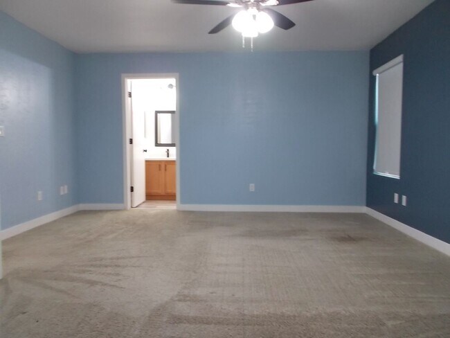 Building Photo - Spacious 3-Bed, 2.5-Bath in Las Vegas!