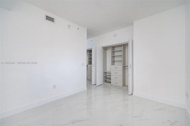 Building Photo - 700 NE 24th St