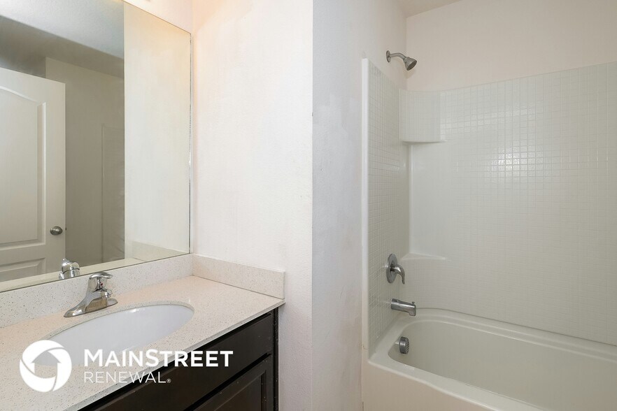 Building Photo - 1499 Swan Lake Cir