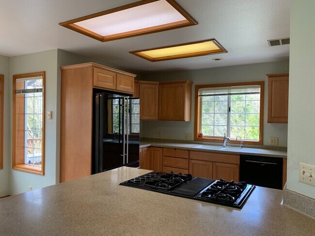 Building Photo - Well maintained 3 bed 2 bath rambler home in quiet Zenith neighborhood in Des Moines