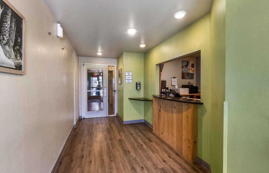 Building Photo - Furnished Studio-Lubbock - South