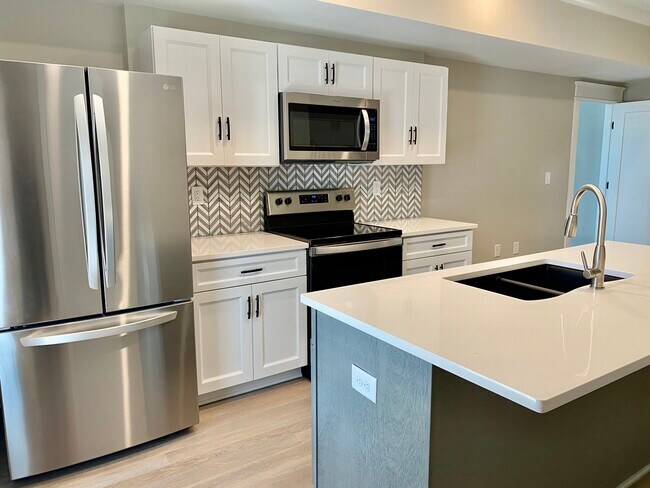 Building Photo - 1001 Thomas Ave