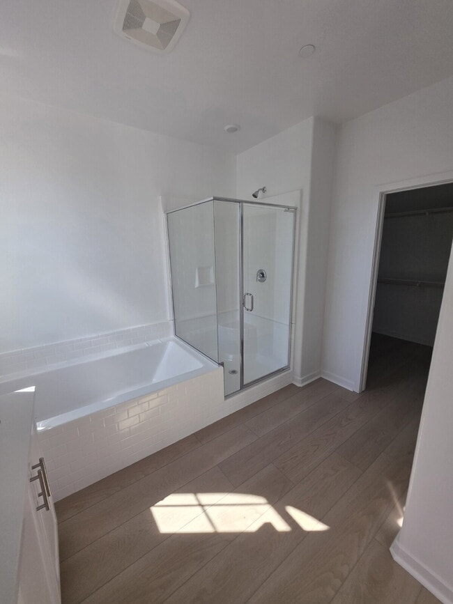 Building Photo - PRICE REDUCTION!! Sycamore Heights 3-Bedroom Condo  with 3 Full Baths 1588 Sq Ft of Modern Living!"