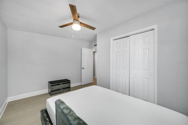Building Photo - 1400 Poinciana Dr