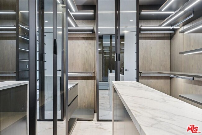 Building Photo - 213 S La Peer Dr