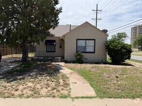 Building Photo - 2 Bed 1 Bath Home