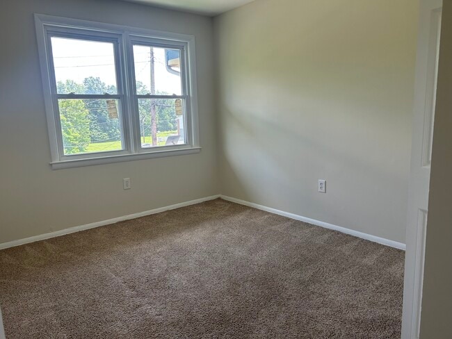 Building Photo - 4820 Midline Rd