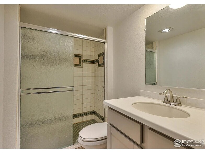 Building Photo - 2601 Treemont Dr