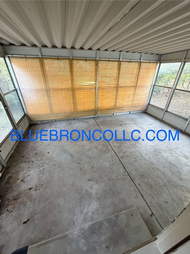 Building Photo - Beautiful 2 bedroom 1 bathroom home with 1...