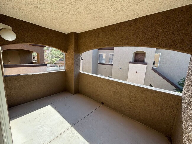 Building Photo - Gorgeous 2bed/2 bath condo in Southwest!