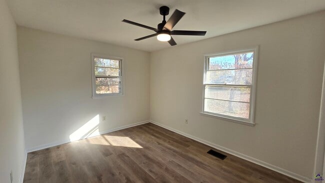 Building Photo - 101 Vivian Dr