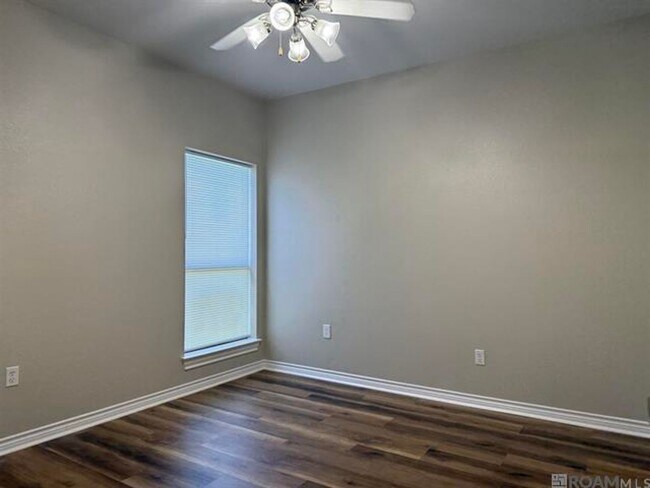 Building Photo - 41206 Colonial Dr