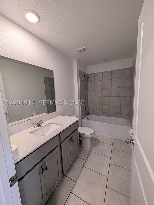 Building Photo - 890 Timberland Dr