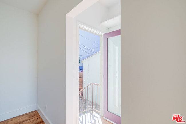 Building Photo - 3216 Bellevue Ave