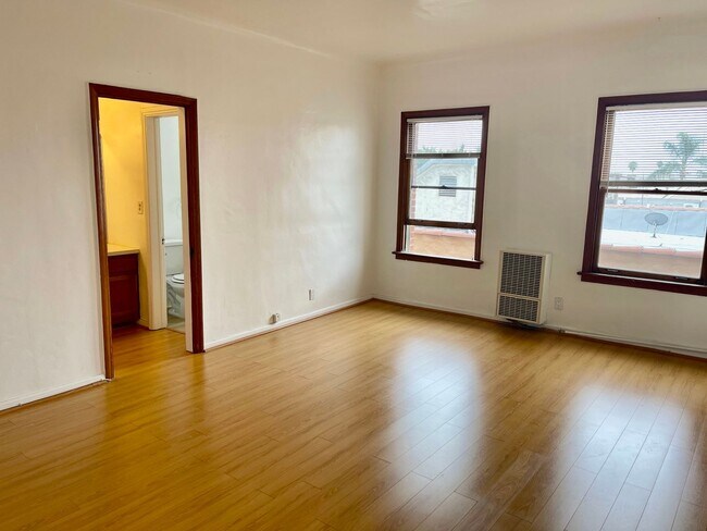 Building Photo - Studio Vacancy