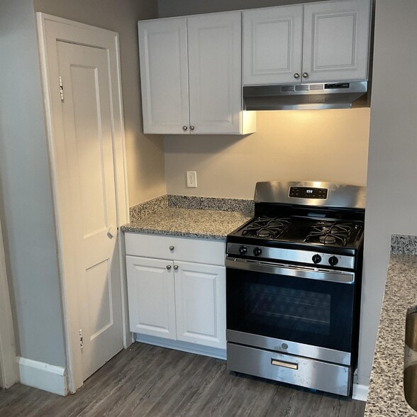 Building Photo - 17000 Melgrave Ave