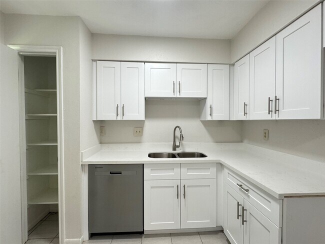 Building Photo - 10942 Beacave Bend Ct