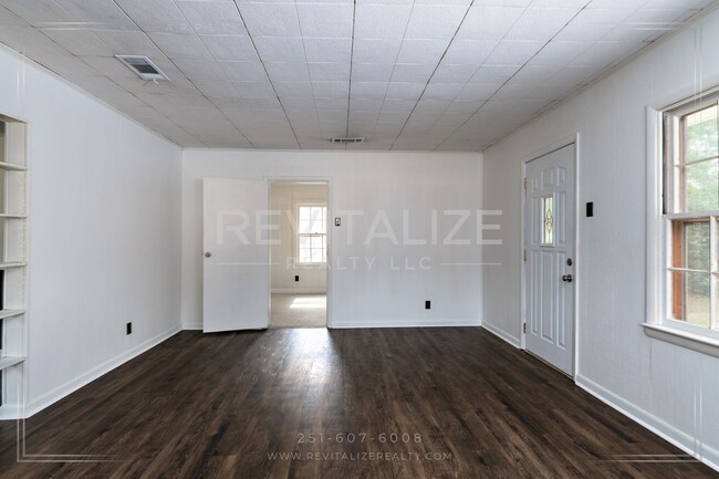 Building Photo - Updated 3 Bedroom/2 Bathroom Home in Mobile!
