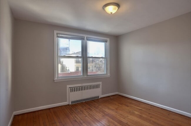 Building Photo - 125 Laidlaw Ave